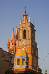 Fototapeta na wymiar Historic town of San Miguel de Allende, Paroquia San Miguel Arcángel church, Province of Guanajuato, Mexico