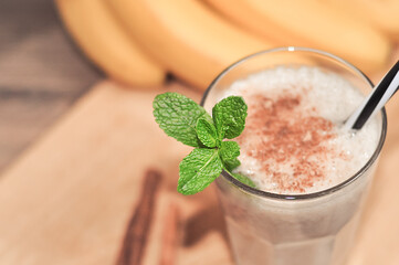 preparing banana smoothie with cinnamon and mint
