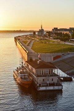 Nizhny Novgorod. promenade at dawn
