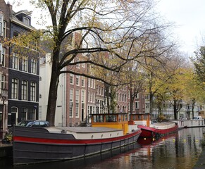 Fototapeta na wymiar Amsterdam Canal with Houseboats