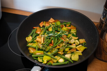 vegetable pan with fresh herbs