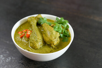 Green chicken curry, Thai chicken curry, Chicken Hariyali Tikka, Chicken Hara Masala , chicken hariyali Indian style. palak spinach Chicken Murg Saagwala served in with coriander leaf,.Hyderabad India
