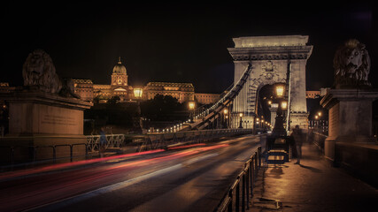 Budapest bei Nacht, Kettenbrücke