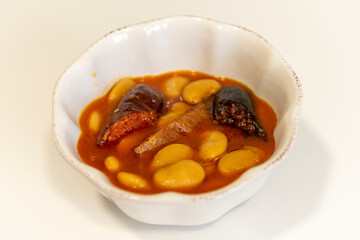 fabes , fabada asturiana , compango , faba , alubia blanca , cassoulet languedoc , porotos , fabada , baked beans , alubias , judias barco avila , fabes con almejas , frijoles charros , judión 