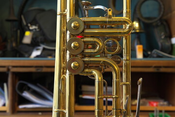 Trompete Instrument Blechblasinstrument Musik
Töne Luftklappen Kupfer Holz Instrumentenbauer
Gold 
Trompete 