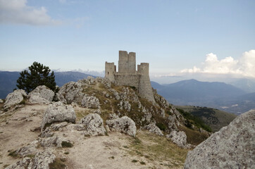 Fototapeta na wymiar Rocca utilizzata per film Abruzzo