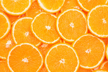 Aufgeschnitte Orangenscheiben einer frischen Orange