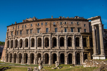 Obraz premium Architecture of old Rome on a bright sunny day