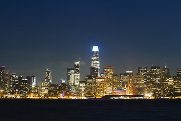 Obraz premium Beautiful San Francisco skyline at night