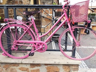 Różowy rower retro, Italia. © Jola i Darek 