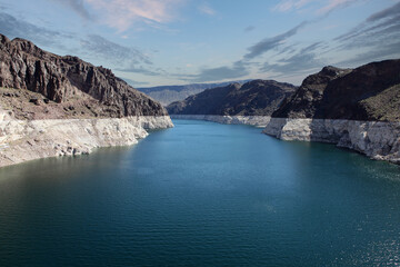 Fototapeta na wymiar Low waterline with cloudy sky at Lake Mead in Southern Nevada. 