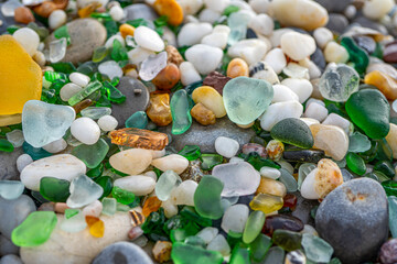 Glass and rocks moulded by the sea