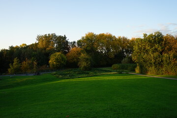 Fototapeta na wymiar Park am Ölteich im November in Bielefeld