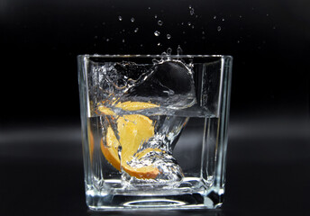 spruzzo acqua arance fetta gettare schizzare spruzzare 