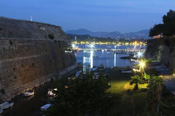 Korfu bei Nacht
