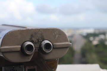 coin operated binocular