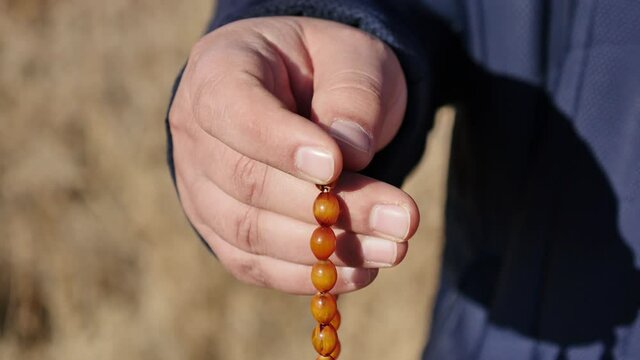 In Turkish culture, the rosary, rosary culture is lingering with the rosary in human hands,