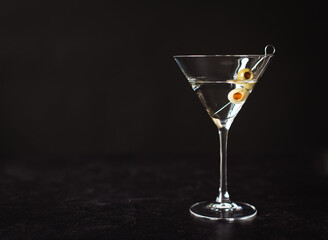 Close up of a classic martini cocktail against a black background. - obrazy, fototapety, plakaty