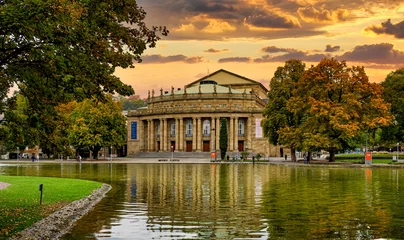 Stuttgart Staatstheater am Oberen Eckensee im Schlossgarten © Comofoto