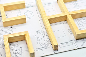 Plano arquitectónico dividido con bloques de madera