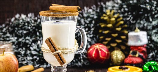 hot eggnog typical of Christmas, made at home all over the world, based on eggs and alcohol. called eggnog, Auld Man's milk, milk and pisco, momo cola, coquito or Crème de Vie or Eierlikör