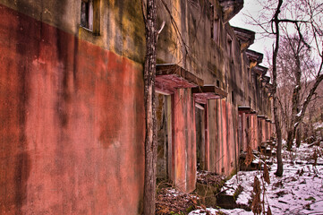 炭鉱跡地のアパート廃墟群