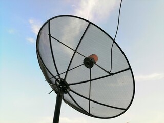 satellite, dish, antenna, communication, sky, technology, television, radio, satellite dish, broadcasting, blue, internet, tv, broadcast, signal, wireless, aerial, digital, network, space, receiver, w