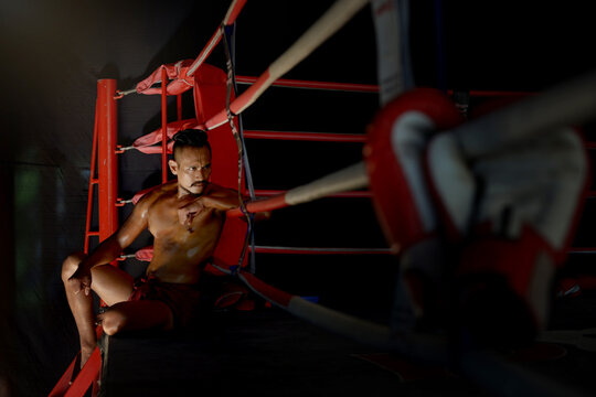 The original Thai boxing of Ayutthaya, Martial arts of Muay Thai Write the pattern for the show