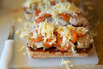 Making Chicken Tomato Sandwiches with Barberu Sauce.