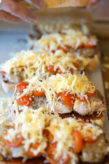 Making Chicken Tomato Sandwiches with Barberu Sauce.