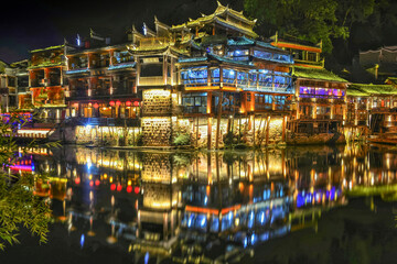 Fototapeta na wymiar 中国湖南湘西凤凰古城夜景