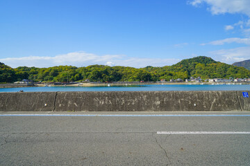 広島県・向島　瀬戸内の海に面した道路と対岸の島