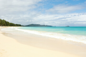 Fototapeta na wymiar Empty Hawaiian beach with white sand and aqua blue water