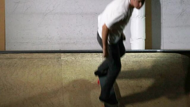 Indoor Skateboarding hell frontal 2