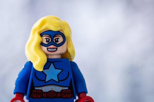 Lippstadt - Deutschland 15.11.2020 Lego Minifigur Captain Marvel