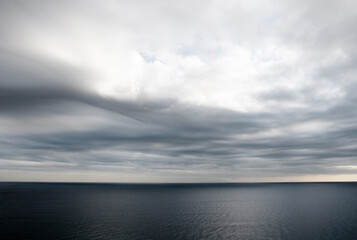 ドラマチックな海と空のイメージ