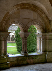 Détail u cloître de l'abbaye de Fontenay, France