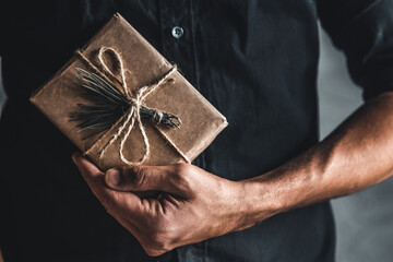 Man holding a gift box - 393299199