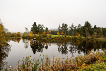 Fototapeta na wymiar Austrian lake in Autumn
