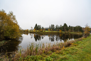Fototapeta na wymiar Austrian lake in Autumn