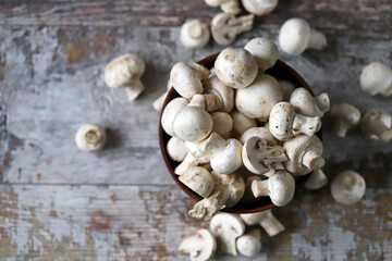 Fresh raw champignons in a bowl.