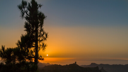 Obraz na płótnie Canvas sunset on the Roque Nublo