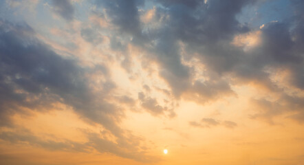 Obraz premium Sunset sky for background or sunrise sky and cloud at morning.