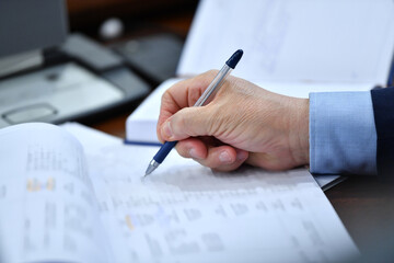 Naklejka premium business, pen, hand, writing, paper, office, document, closeup, close-up, work, people, contract, student, woman, notes, hands, seminar, signing, write, desk, meeting, corporate, table, signature, hum