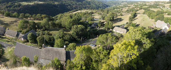 Sur le chemin de Compostelle, la travers&eacute;e du parc r&eacute;gional naturel de l'Aubrac.