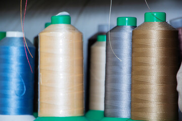 Colorful reels with threads, backgrounds, images related to the tailor.