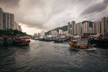 Obraz premium Aberdeen Harbour seen from Ap Lei Chau Bridge, In this area you will find fishing boats, houseboats, and sampans, The bay between the south coast of Hong Kong Island