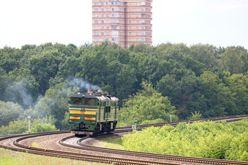 Naklejka premium powerful diesel locomotive in the city