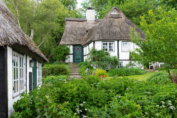 Fototapeta na wymiar Reetdachhaus in Sieseby an der Schlei, Schleswig-Holstein, Deutschland