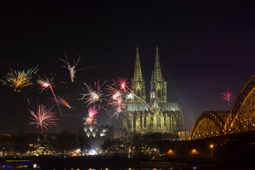 Fototapeta na wymiar New Year's Eve fireworks display near the cathedral in Cologne, Germany